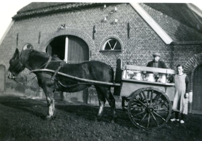 015 Vervoer van melk met paard en wagen op boerderij 't Kelholt