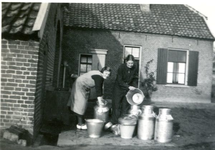 017 Het reinigen van emmers en melkbussen bij boerderij 't Kelholt