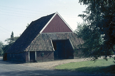 27-2-7 Achterzijde van boerderij Den Dam, met hookschötte en onderschoer