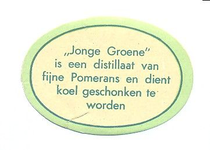 064 Jonge groene is een distillaat van fijne Pomerans en dient koel geschonken te worden. [Ph. van Perlstein & Zn NV]