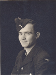 0009 C. Rhodes (Cecil), wireless operator, R.A.F. (Royal Air Force), op 06.08.1941 te Breedenbroek met drie ...