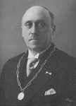 15 Fotografisch portret van Th.J.A. Kraakman, burgemeester van de gemeente Groenlo van 1911-1945
