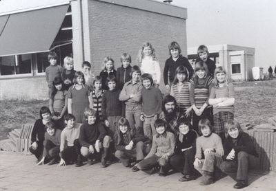 091 Christelijke Nationale School Bontebrug-Silvolde.Eerste rij v.l.n.r. Wilma Freriks, Wilma Tieltjes, Willy Splithof, ...