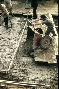 0226 Bouw bejaardencentrum St. Antoniushove. Storten beton