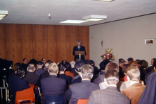 0553 Opening van de semi permanente aanbouw van het ziekenhuis. De heer J. Weijenborg spreekt de aanwezigen toe