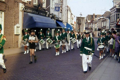 0598 Schuttergilde St. Helena uit Aalten tijdens de intocht van de deelnemers aan de avondvierdaagse