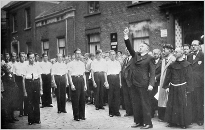1905 Pater Snoek geeft het startschot voor de vierdaagse