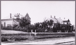 1273 Straatbeeld met op de voorgrond het spoor