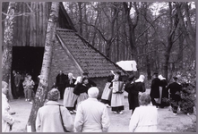 2070 Dansgroep de Plaggenmaejers in het Openluchtmuseum