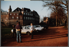 4805 Cursisten oud schrift Lichtenvoorde op excursie in Huis Bergh. vlnr D. Nijman, H. Nijman, Eppingbroek