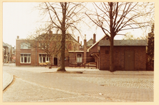 615 Vanaf het voormalige Veemarktterrein gezien naar de achterzijde van de huizen aan de Spalstraat met het ...