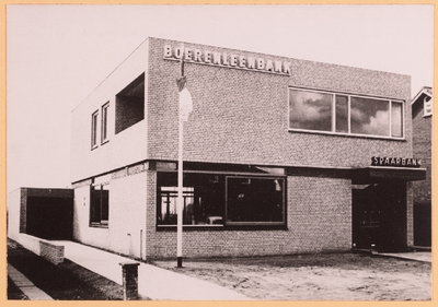 751 De Boerenleenbank te Keijenborg in 1968. In februari 1968 werd de nieuwe Boerenleenbank aan de St. Janstraat te ...