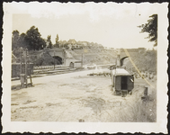 1237 Rhenen; het opgeblazen viaduct der weg vanaf Wageningen.