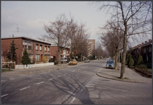 3148 Een kijkje in de Industrieweg met op het eind links, de flat, het verpleeghuis 'Sint Anthonia'