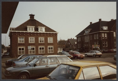 0491 Kantoor Coop Landbouwvereniging en rechts gemeentehuis