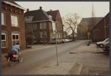 0492 Achterzijde gemeentehuis met links kantoor Coop Landbouwvereniging