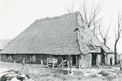 1095-08-0443-02 De (v.m.) schuur die bij klooster Ter Gun hoorde, later bij boerderij Huitink werd afgebroken