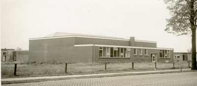 1095-08-0700 Het pand waarin het Arnhemse chemisch reinigingsbedrijf Ascot zich vestigde. Het werd in 1963 gebouwd voor ...