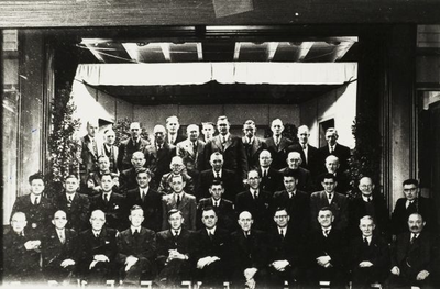 3184 Doetinchemse (Hervormde?) Mannenvereniging anno 1938. Een aantal namen zijn achterhaald. Op de eerste rij o.a.: H. ...