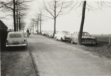 5953 Geparkeerde auto's bij het pand van v.d. Pavert