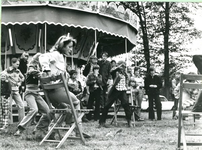 1095-14-195 Stoelendans tijdens het Volksfeest in Holterhoek