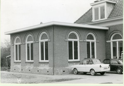 1095-17-0196 De raadzaal in het gemeentehuis werd uitgebreid