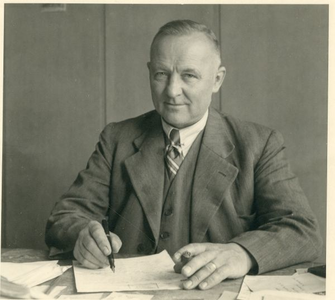 1095-17-0298 Vm. bakker J. Tijdink werd in 1946 raadslid en in 1947 wethouder. Bij de verkiezingen in juli 1966 stelde ...