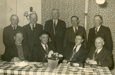 1095-29-128 Bestuur veefonds Concordia bij het 75-jarig jubileum. Zittend van links naar rechts: H. Bisselink, ...