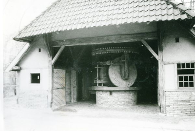 1095-32-574-1 De Rosmolen (paardenmolen), oliemolen bij museum 'Erve Kots'