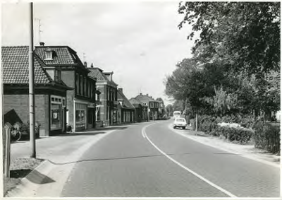 1095-39-037 Straatbeeld richting Gaanderen