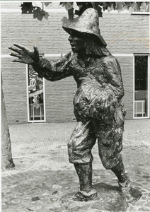 1095-40-0139 De Hooiplukker, een beeld van Niek van Leest naar het verhaal van A.C.W. Staring en Lambert van den Broek, ...