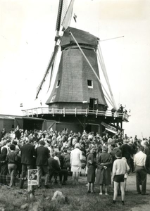 1095-40-0674 De Zwiepse molen is gerestaureerd en werd feestelijk heropend