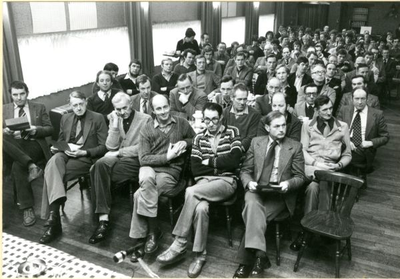 1095-40-0713 Deelnemers aan een Landbouwdag van de GMvL in zaal Meilink