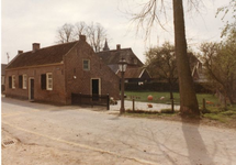 1281-09-067 Klompenmakershuisje, vroeger bewoond door de fam. Wolff, fam. Beijenhof nu door dhr. Eikelboom