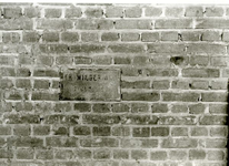 1319-328 Steenfabriek 'Kruitwagen' (gevelsteen: Wiegerinck 10 juni 1925)