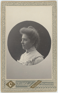 284-0009 Onbekende jonge vrouw, 1903-1910