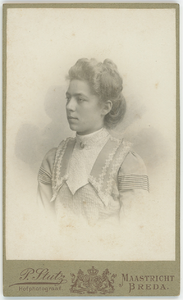 284-0010 Onbekende jonge vrouw, 1894-1900