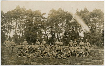 184.04-0004 Groepsportret van een militaire eenheid, 1900-1918
