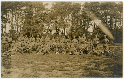 184.04-0005 Groepsportret van een militaire eenheid, 1900-1918