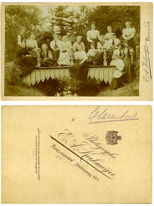 14-0022 Groepsfoto in tuin Clarenbeek, ca. 1900