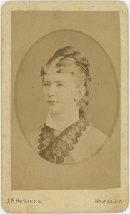 112-0047 Portret van een meisje met opgestoken haar, 1868 - 1893