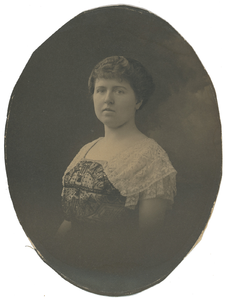 112-0013 Portet van een vrouw, 1880-1940