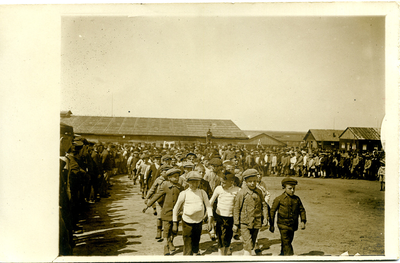 3-0076 Fotoalbum verschillende vluchtelingenkampen, 1914-1918, 24-06-1916