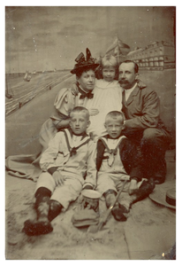 10-0005 Uitje naar Scheveningen van het gezin De Beaufort, 1894