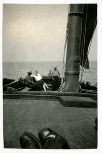 14-0107 Tochtje op een vissersboot, 1925