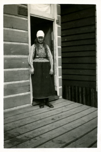 14-0112 Onbekende vrouw in Markense klederdracht, 1925