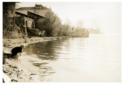 14-0148 Onbekende vrouw aan de oever van het Gardameer, 1926