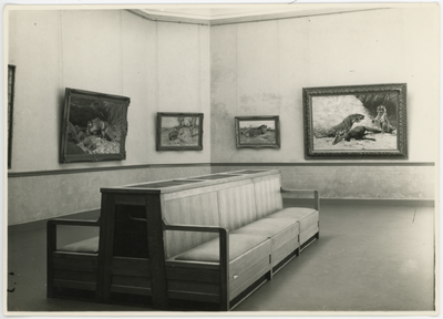 365-0005 Hoek der zaal met werken van Kuhnert, R.M. Twenthe, 1930-1955