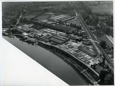 709-0011 Luchtfoto van het Meteoor-complex, ca. 1960