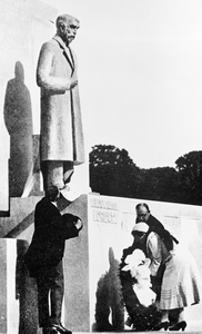 13852 Sonsbeek Monument, 1930-1940